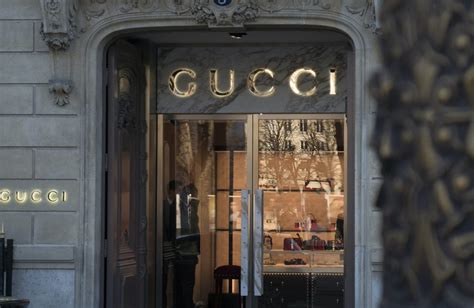 marketing strategy that gucci uses|branding strategy of Gucci.